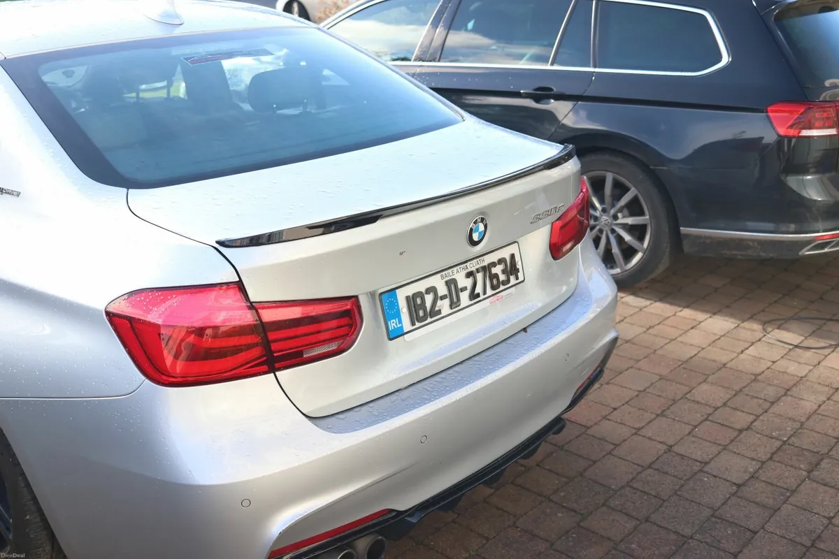 BMW 3-Series 2018 - Image 3