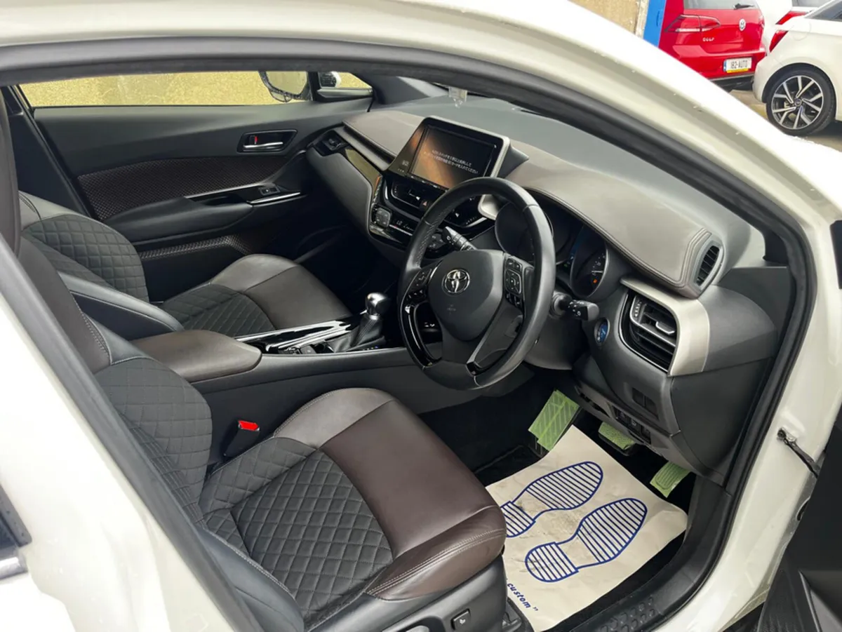 Toyota C-HR AUTOMATIC 1.8 HYBRID - Image 4