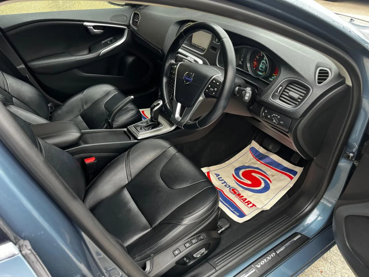 Volvo V40 T4 AUTOMATIC 1.6 PETROL - Image 4