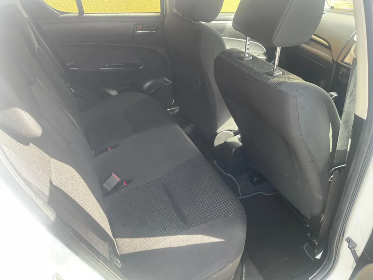 Suzuki Swift AUTOMATIC 1.2 PETROL - Image 4