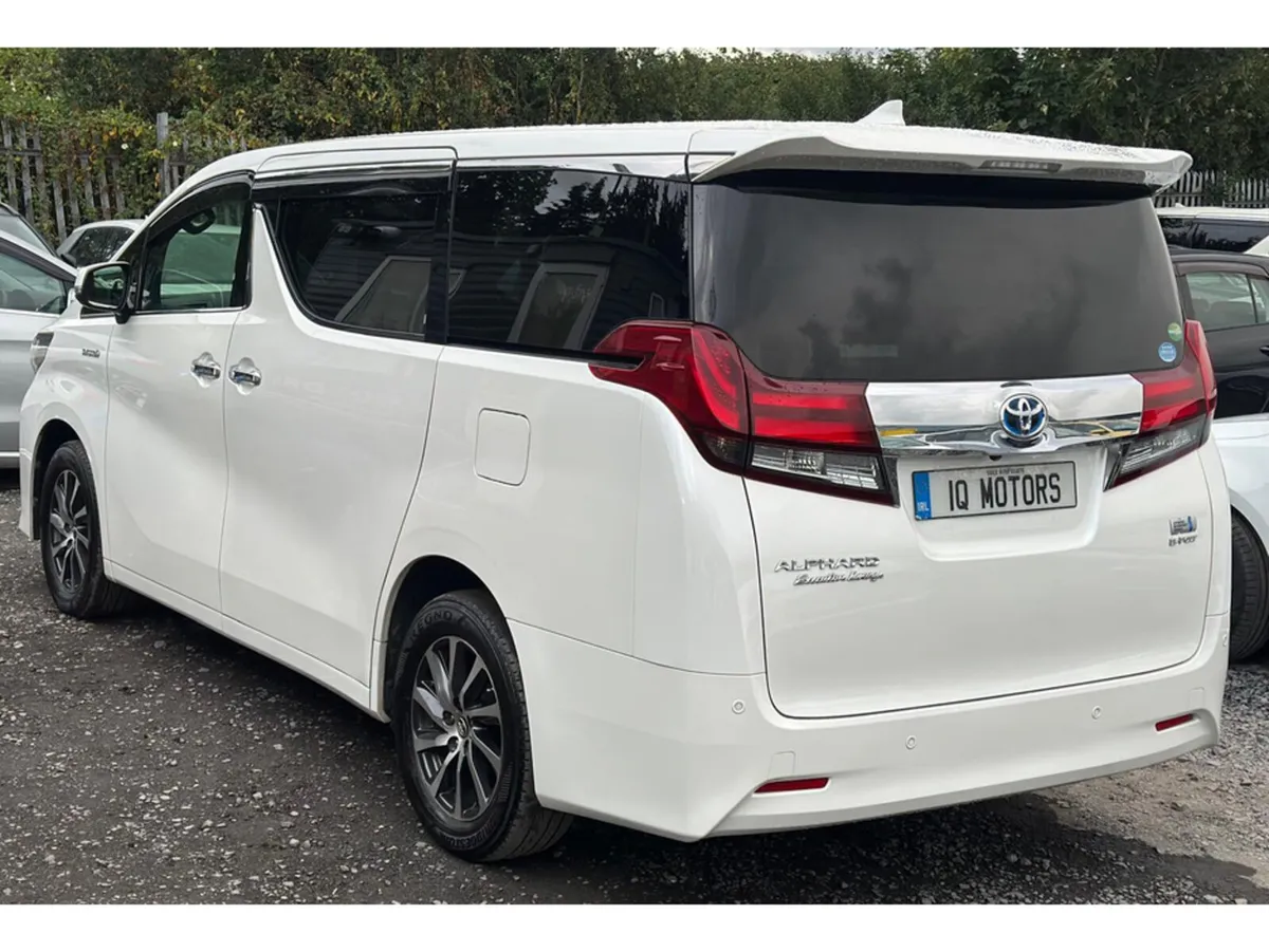 Toyota Alphard Executive Lounge 2.5 Petrol Hybrid - Image 4