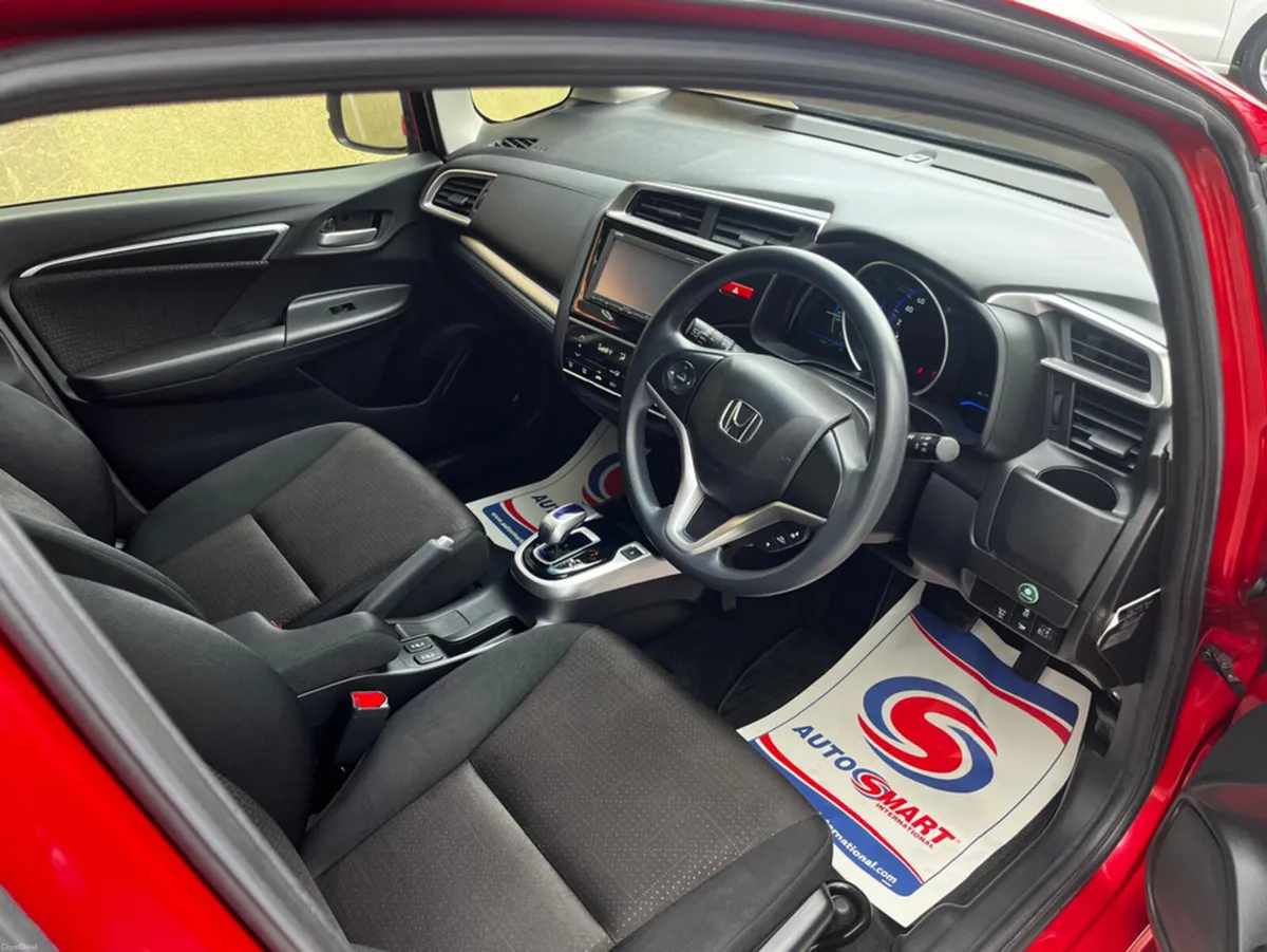 Honda Fit AUTOMATIC SELF CHARGE HYBRID - Image 4