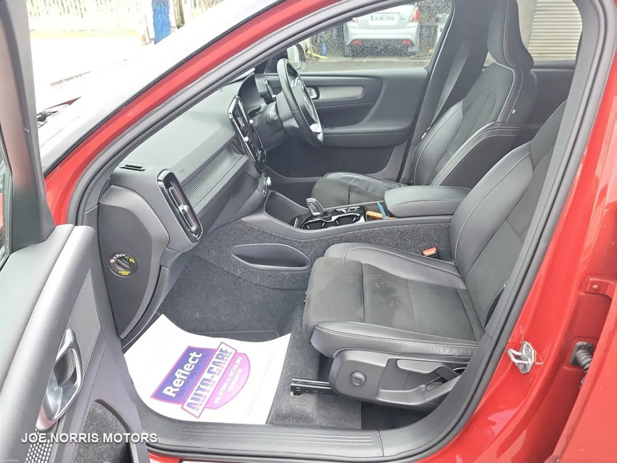 Volvo XC40 R-DESIGN T4 RECHARGE PHEV AUTO - Image 4