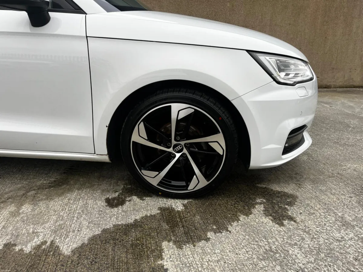 Audi A1 Audi A1 1.4 TFSI S-Tronic 17" alloys sport - Image 3
