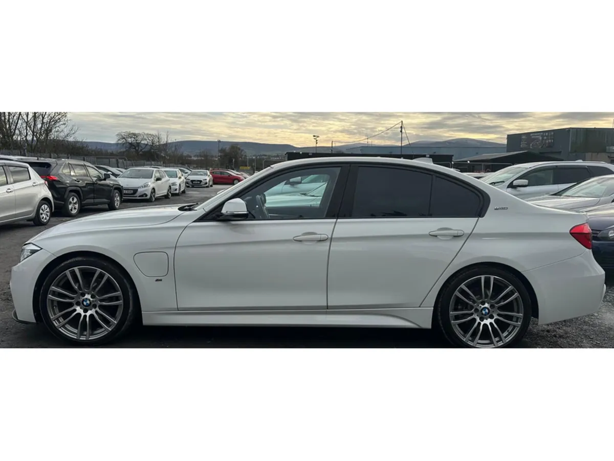 BMW 3-Series 330E M Sport 2.0L  Automatic Plug-in - Image 4