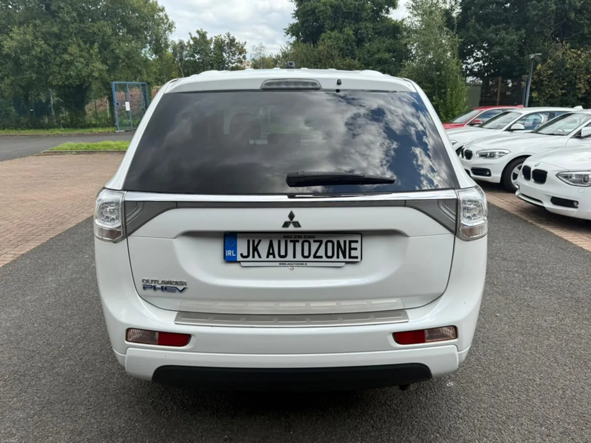 Mitsubishi Outlander 2.0 PHEV G HYBRID 4WD - Image 4