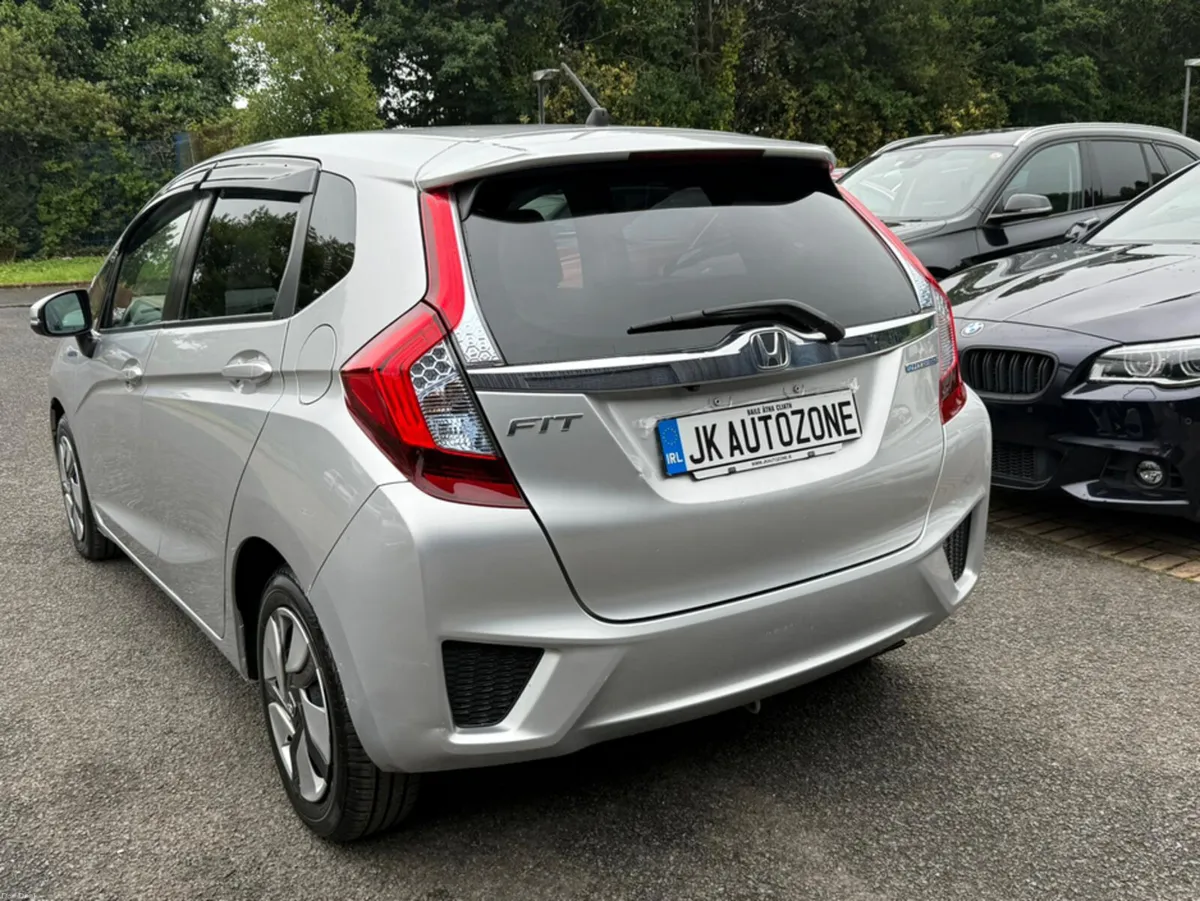 Honda Fit 1.5 HYBRID AUTO - Image 4