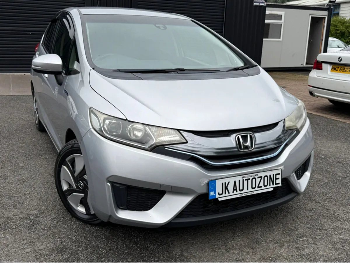 Honda Fit 1.5 HYBRID AUTO - Image 1