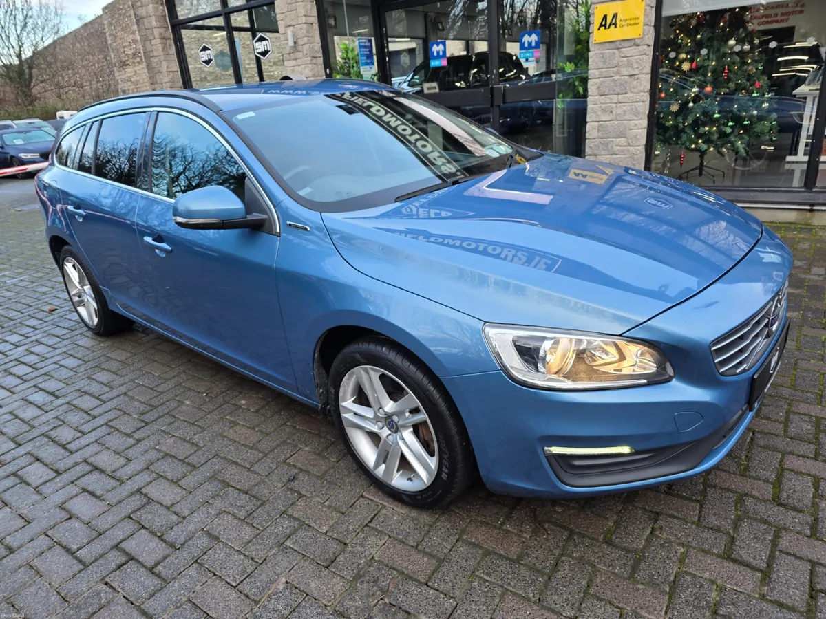 2017 VOLVO V60  D5 TWIN ENGINE SE NAV. - Image 4