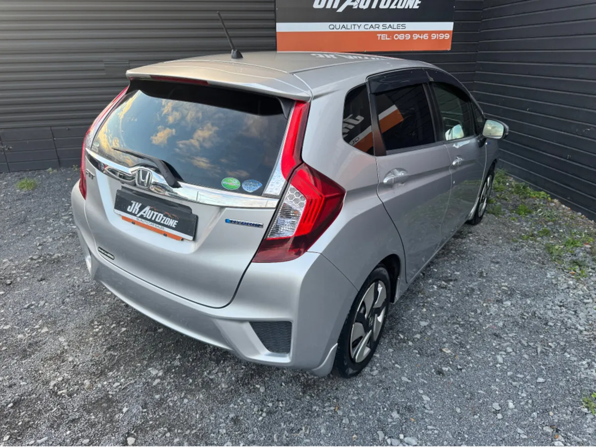 Honda Fit 1.5 HYBRID AUTO - Image 4