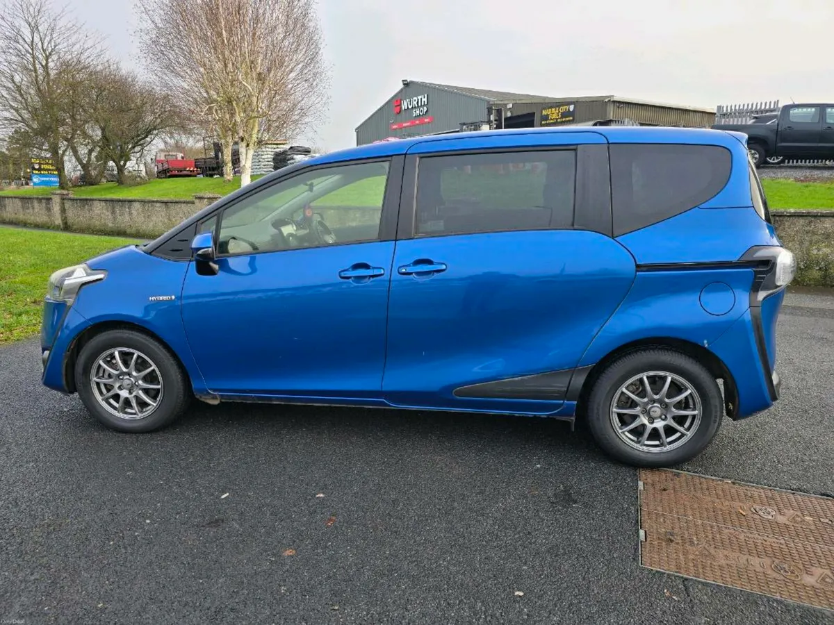 Toyota Sienta 6 Seaters 1500cc Hybrid 2016 - Image 3