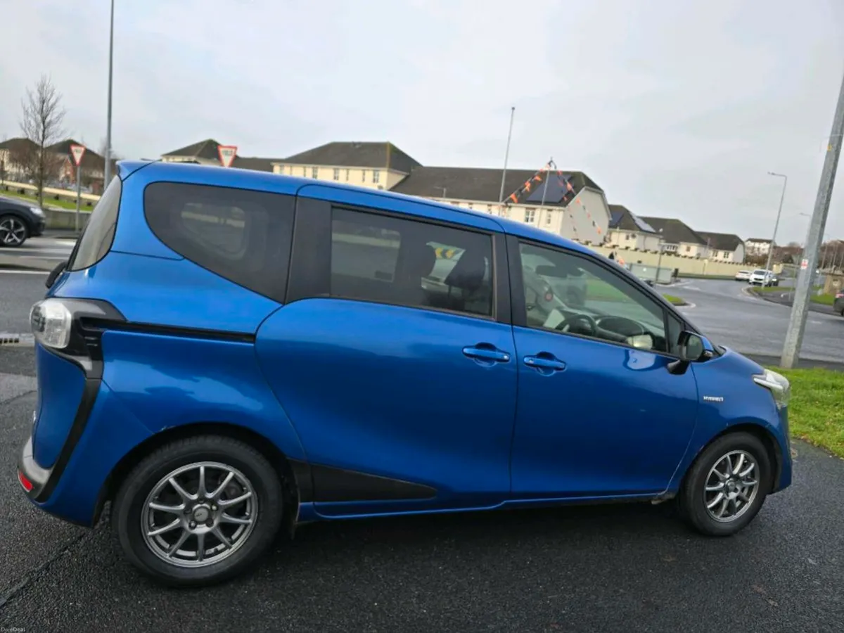Toyota Sienta 6 Seaters 1500cc Hybrid 2016 - Image 2