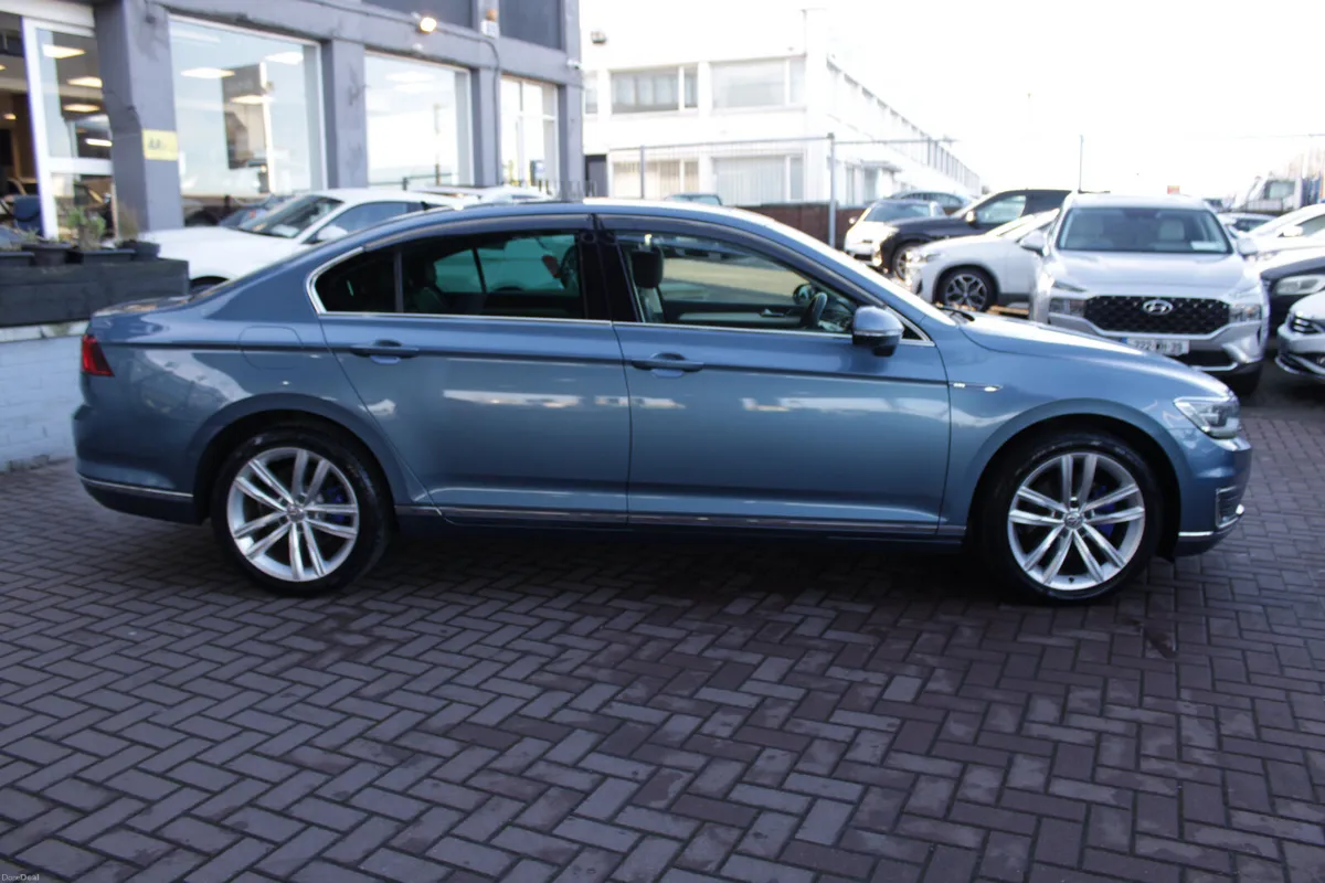 1.4 GTE PLUG IN HYBRID 4DR SALOON /1 OWNER 48420KM - Image 3