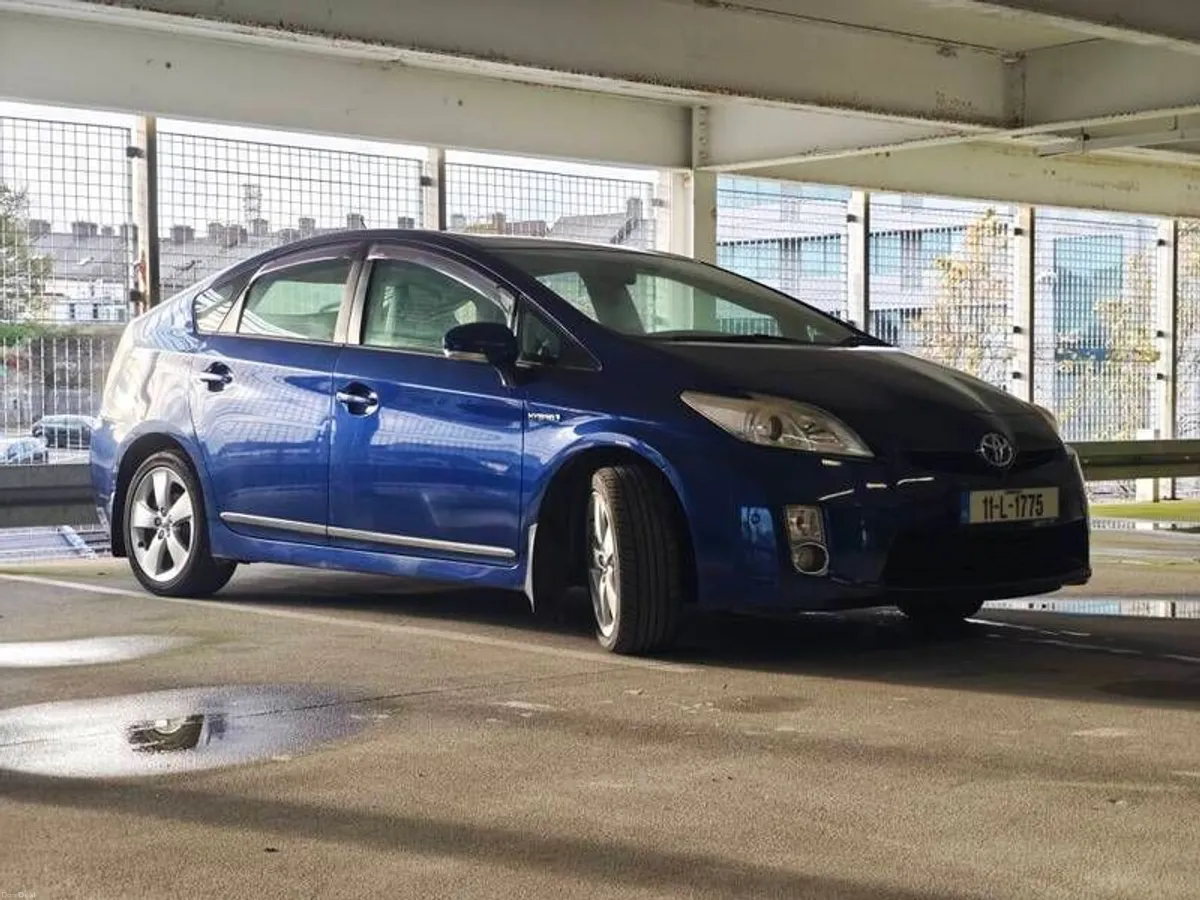 2011 Toyota Prius High Spec - Image 2