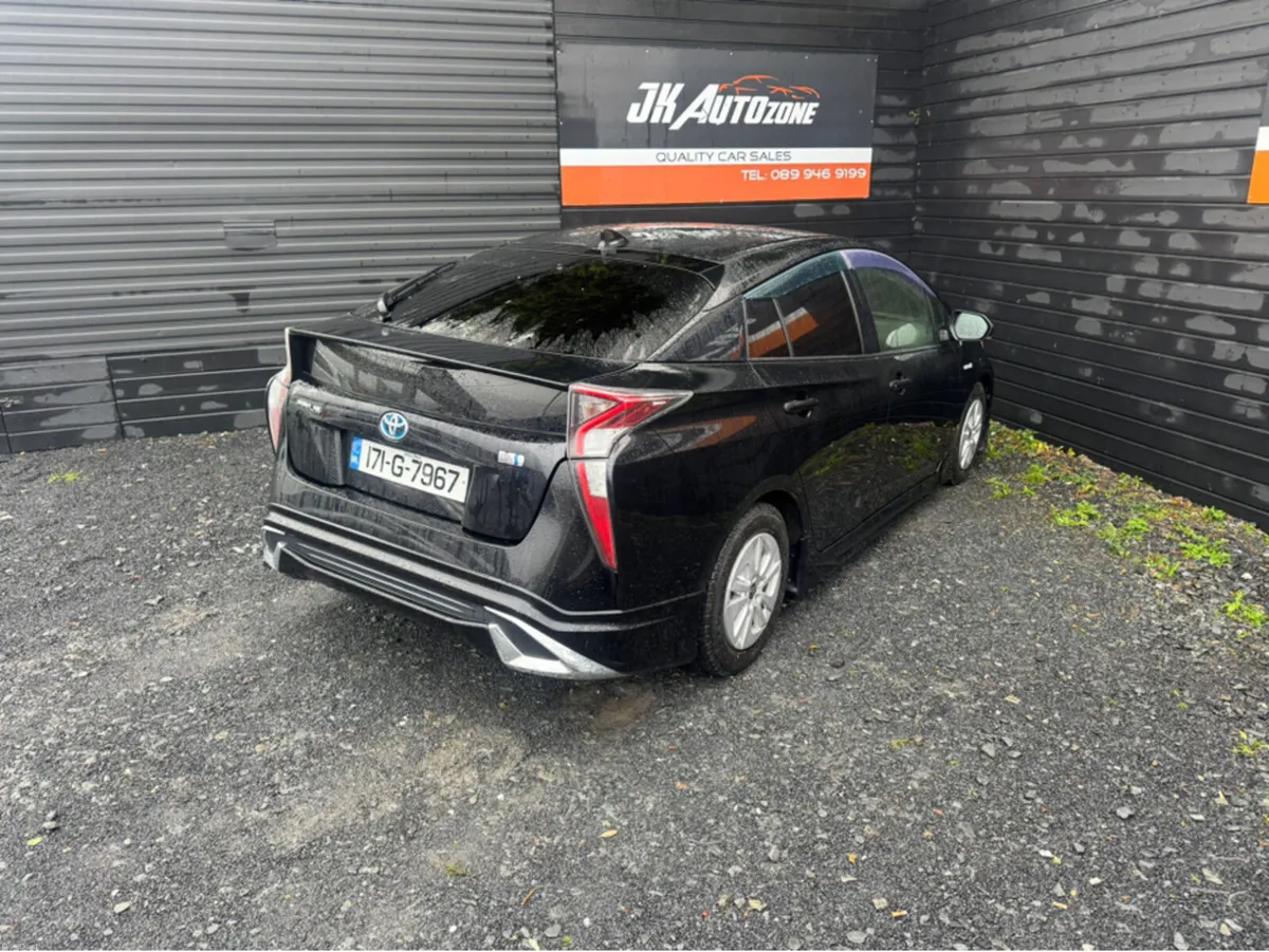 Toyota Prius 1.8 HYBRID 5DR - Image 4