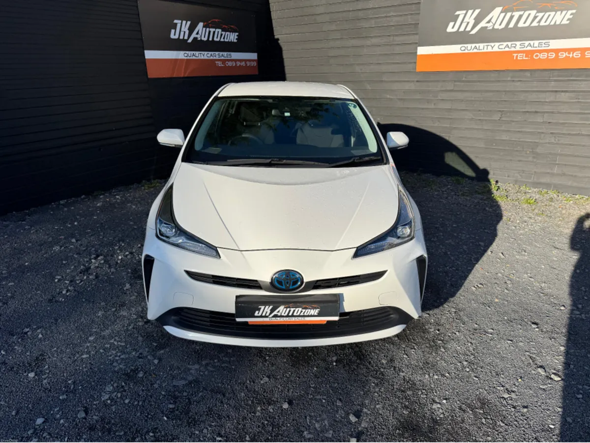 Toyota Prius 1.8 HYBRID 5DR - Image 2