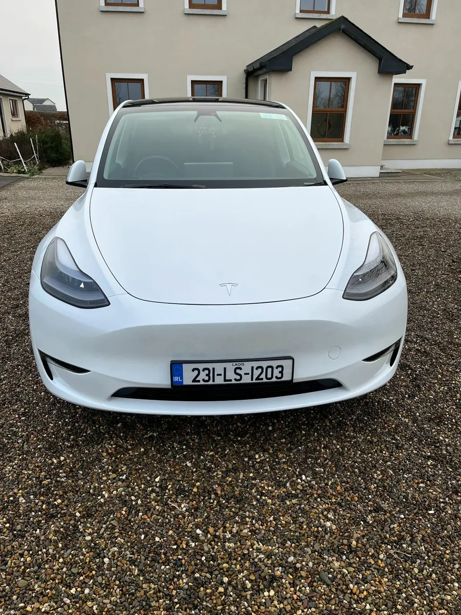 Tesla Model Y 2023 Dual Motor - Image 4