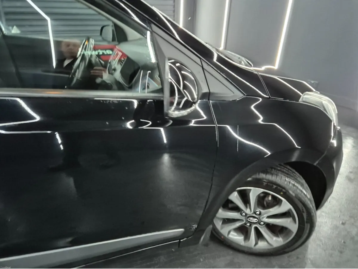 Hyundai i10 1.0 PETROL PREMIUM 5DR - Image 2