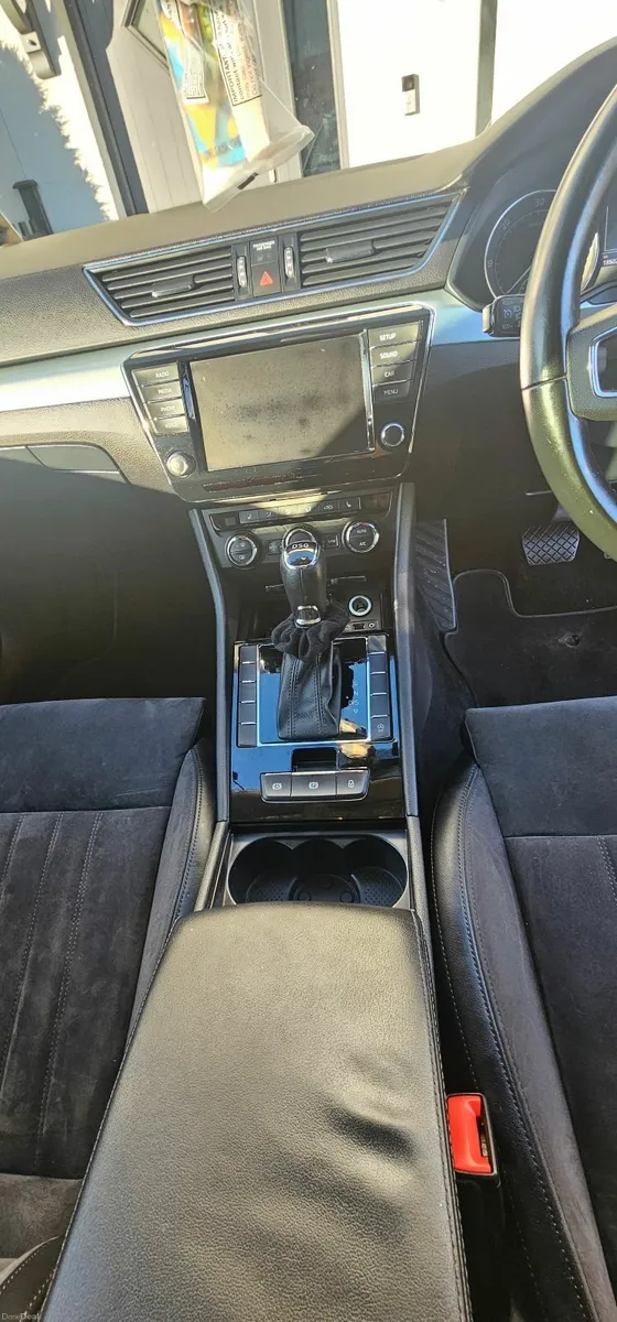 Skoda Superb 2017 - Image 5