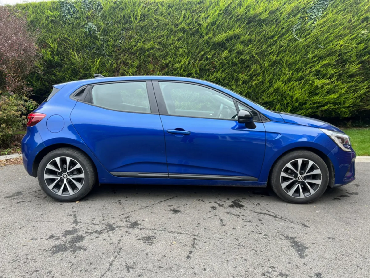 Renault Clio 2023 EQUILIBRE  1.0 TCE 90BHP MANUAL - Image 4