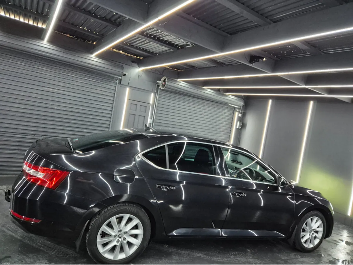 Skoda Superb AMBITION 1.6 TDI 120HP DSG 4DR AUTO - Image 2