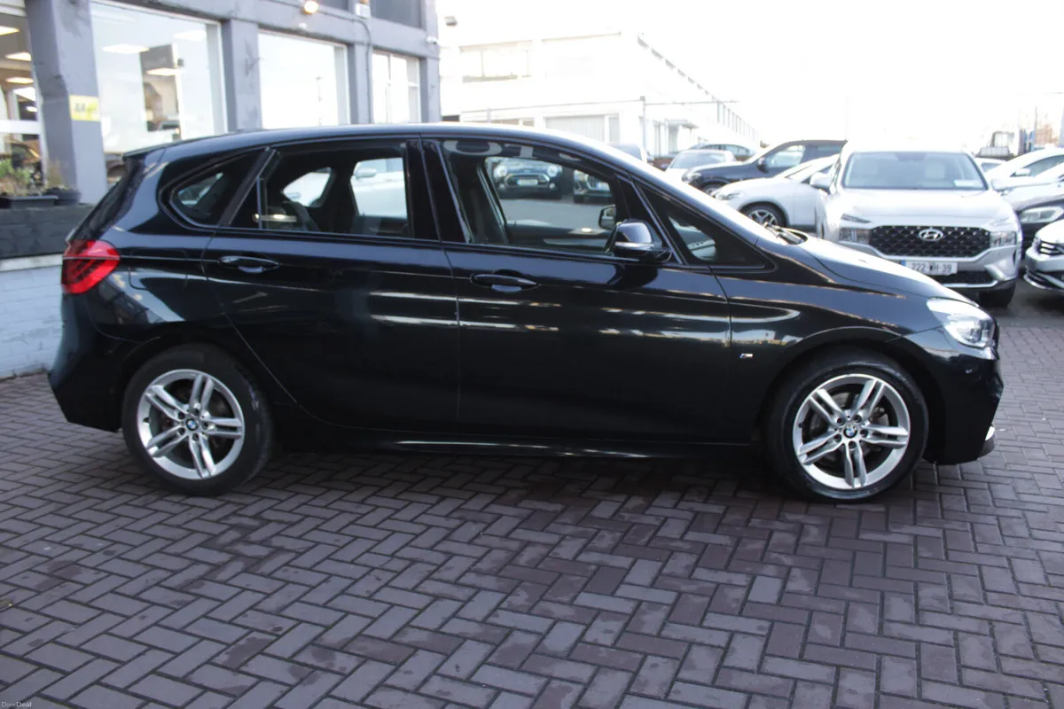 2,0D M-SPORT EDITION 5DR ESTATE AUTO WITH 101,000 - Image 3