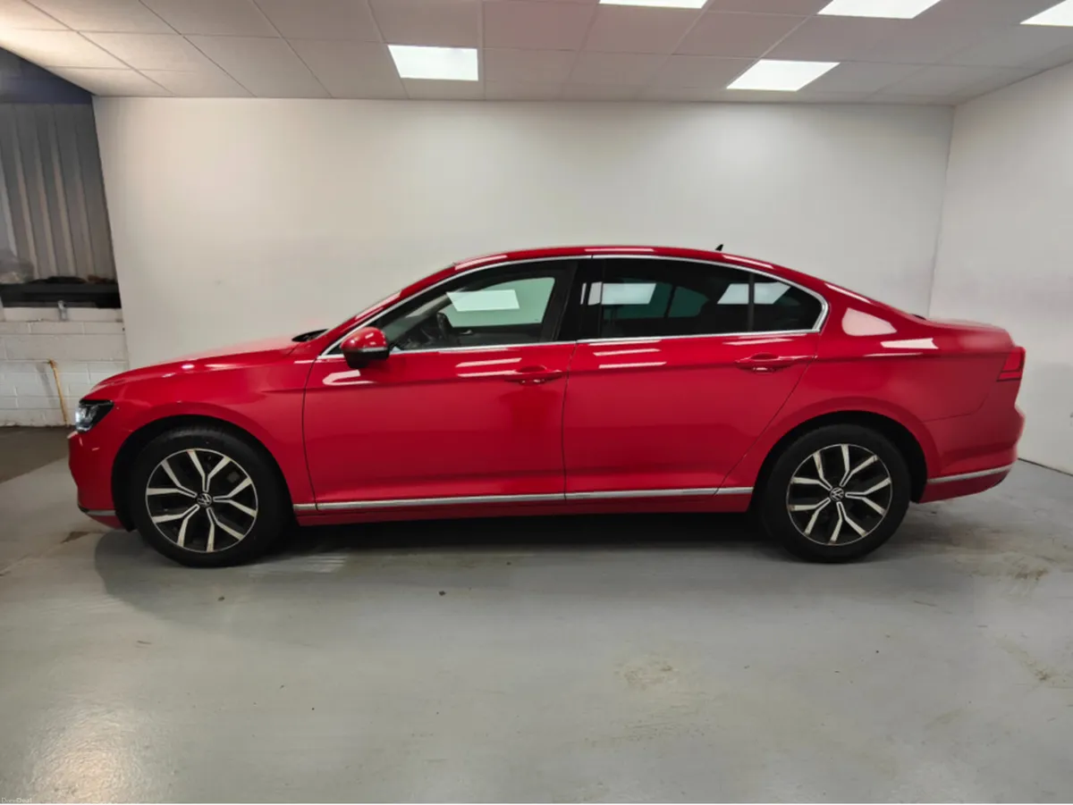 Volkswagen Passat ELEGANCE 2.0 TDI D7F 150 4DR AUT - Image 3