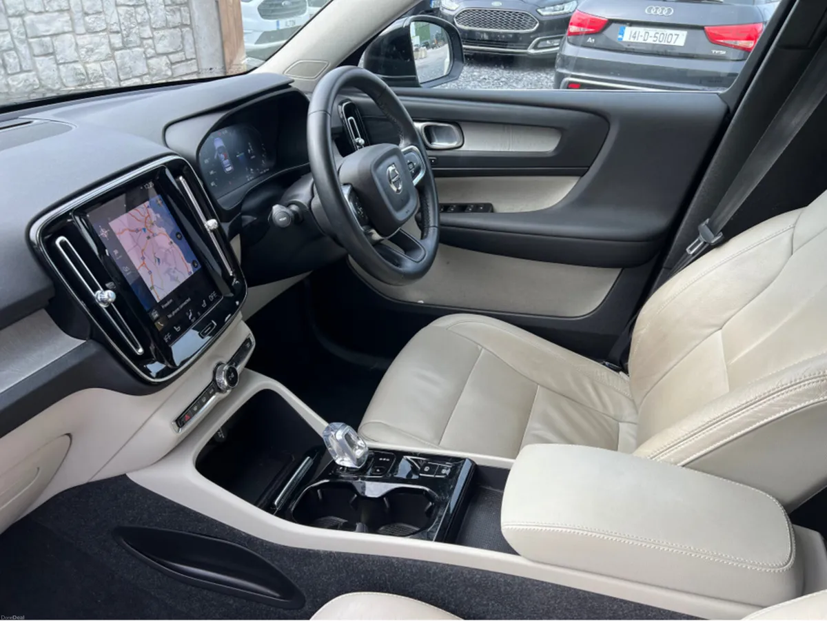 Volvo XC40 INSCRIPTION T4 RECHA RECHARGE - Image 2