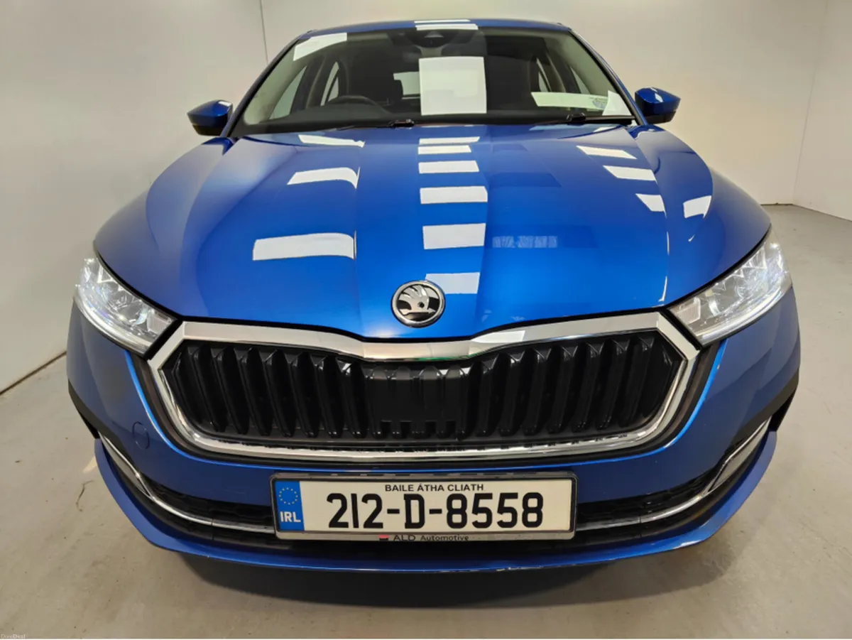 Skoda Octavia STYLE 2.0 TDI 150HP DSG 5 5DR AUTO - Image 2