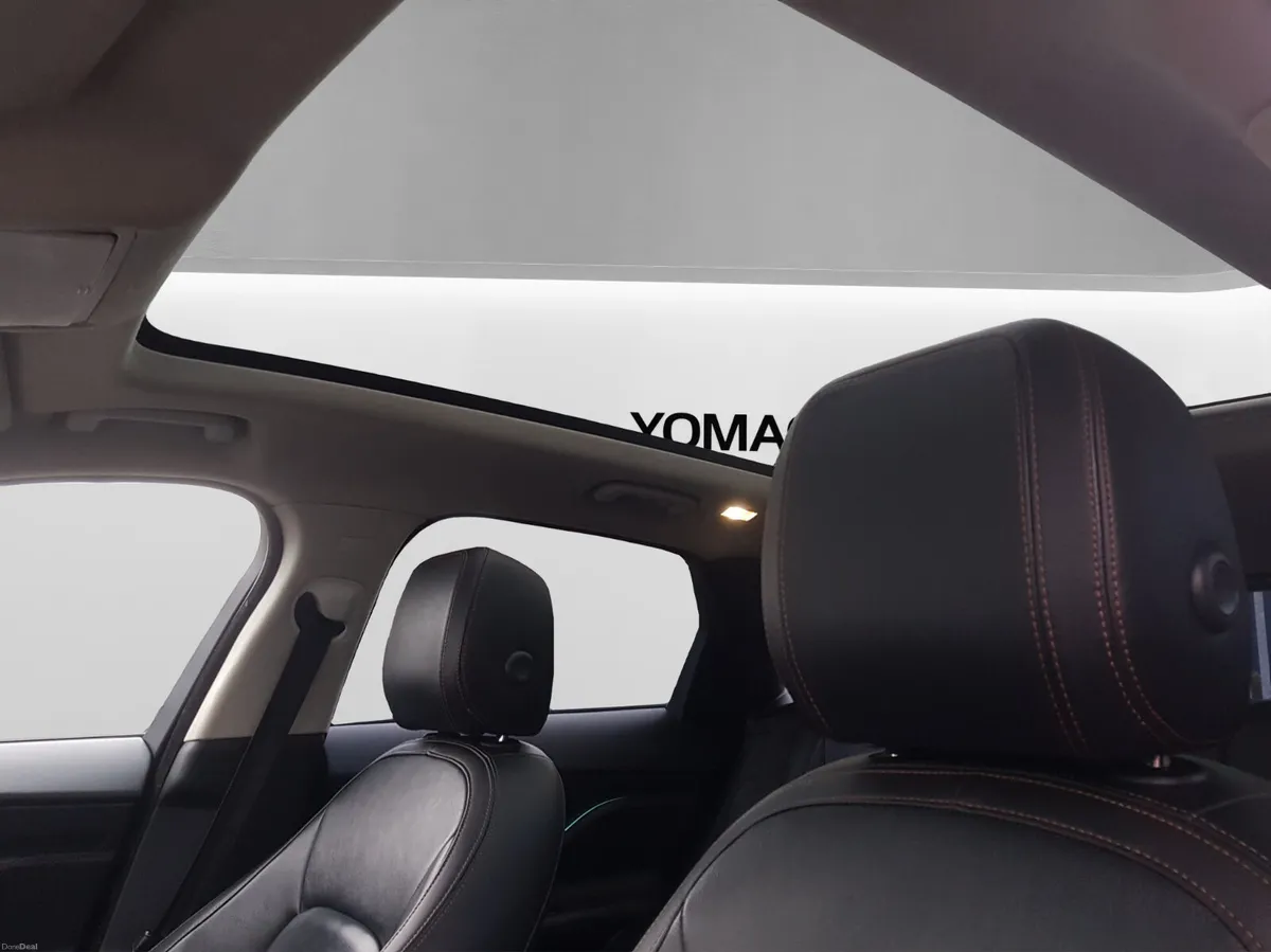 JAGUAR F PACE R SPORT CHEQUERED FLAG EDITION - Image 4