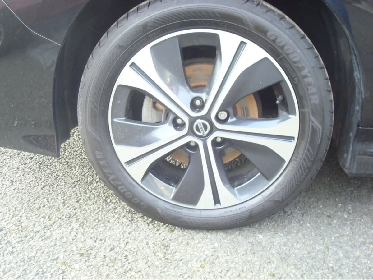 Nissan Leaf 40kWh E N-CONNECTA 5DR AUTO - Image 4