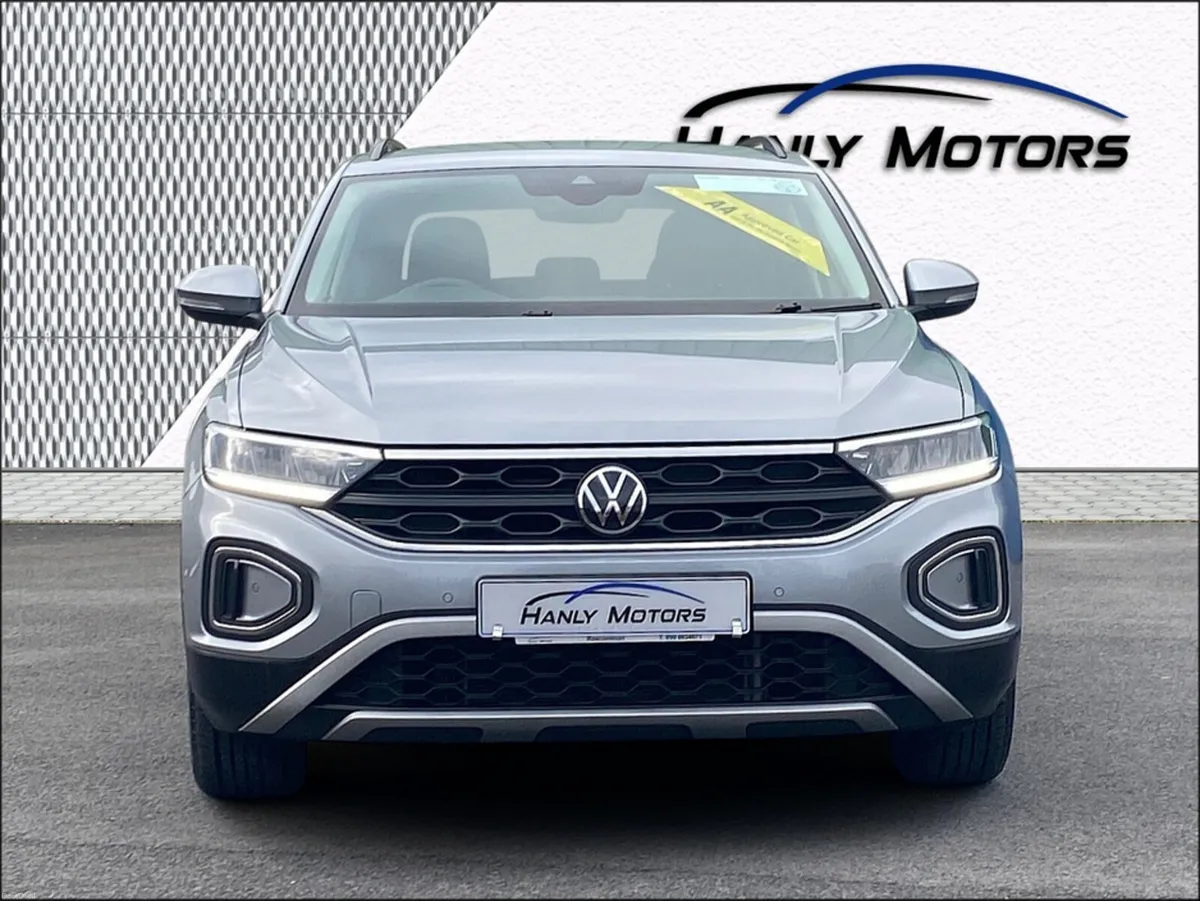 Volkswagen T-Roc LIFE 1.0 TSI MANUAL 6SPEED FWD 11 - Image 2