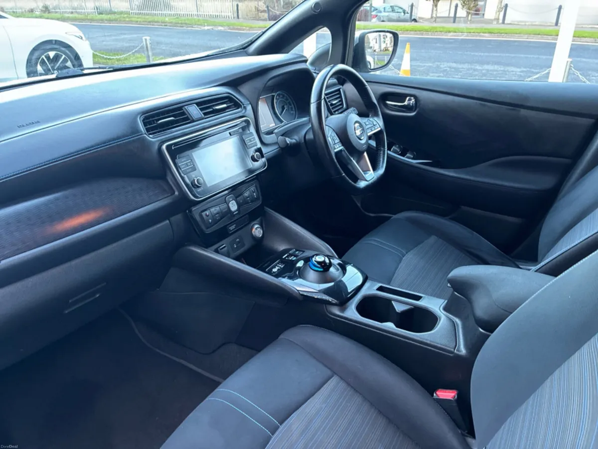 Nissan Leaf 40K EV SV 40KW '18 5DR AUTO 4DR - Image 3