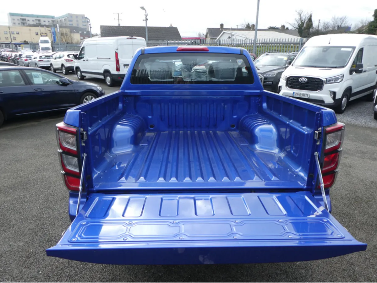 Isuzu D-Max LSE CREWCAB AUTOMATIC plus vat - Image 6