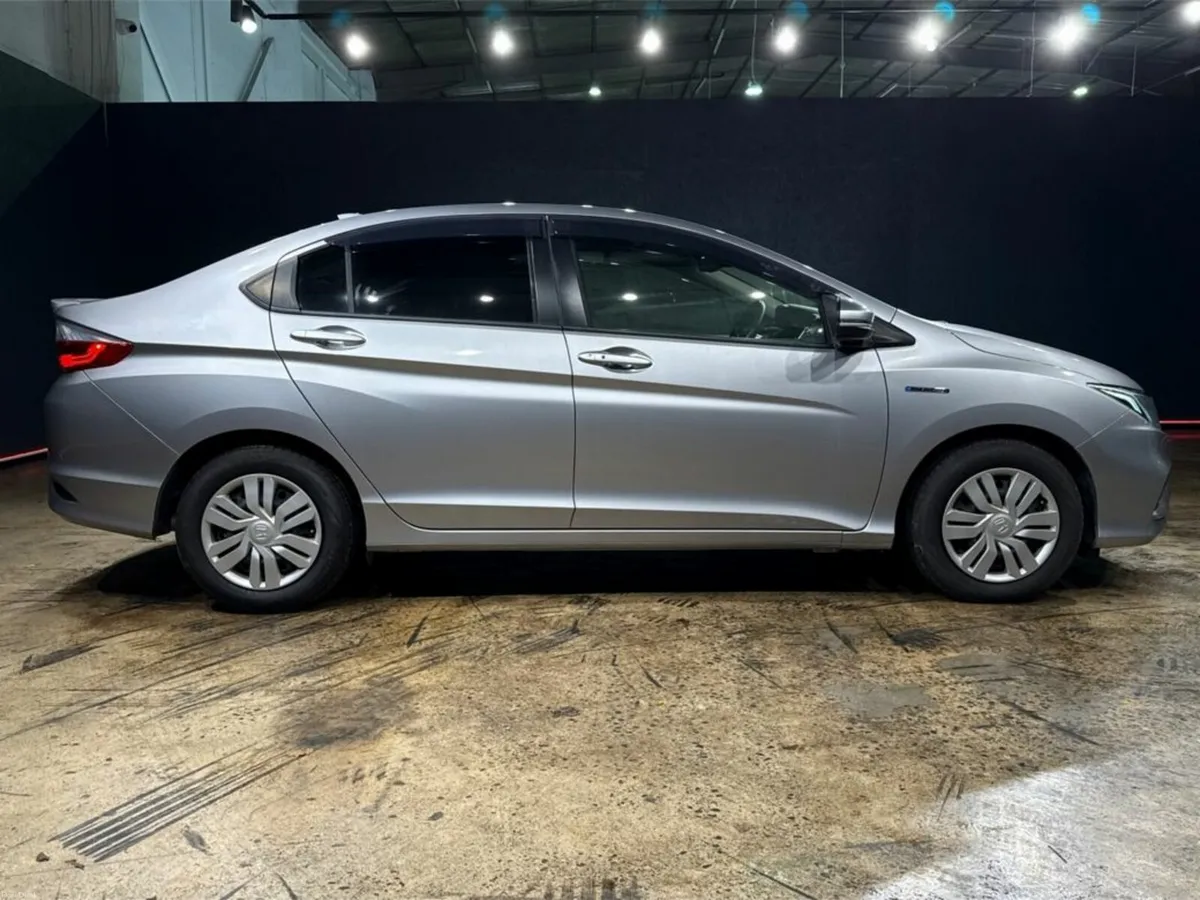 Honda Grace AUTOMATIC HYBRID 1.5L - CRUISE CONTROL - Image 3