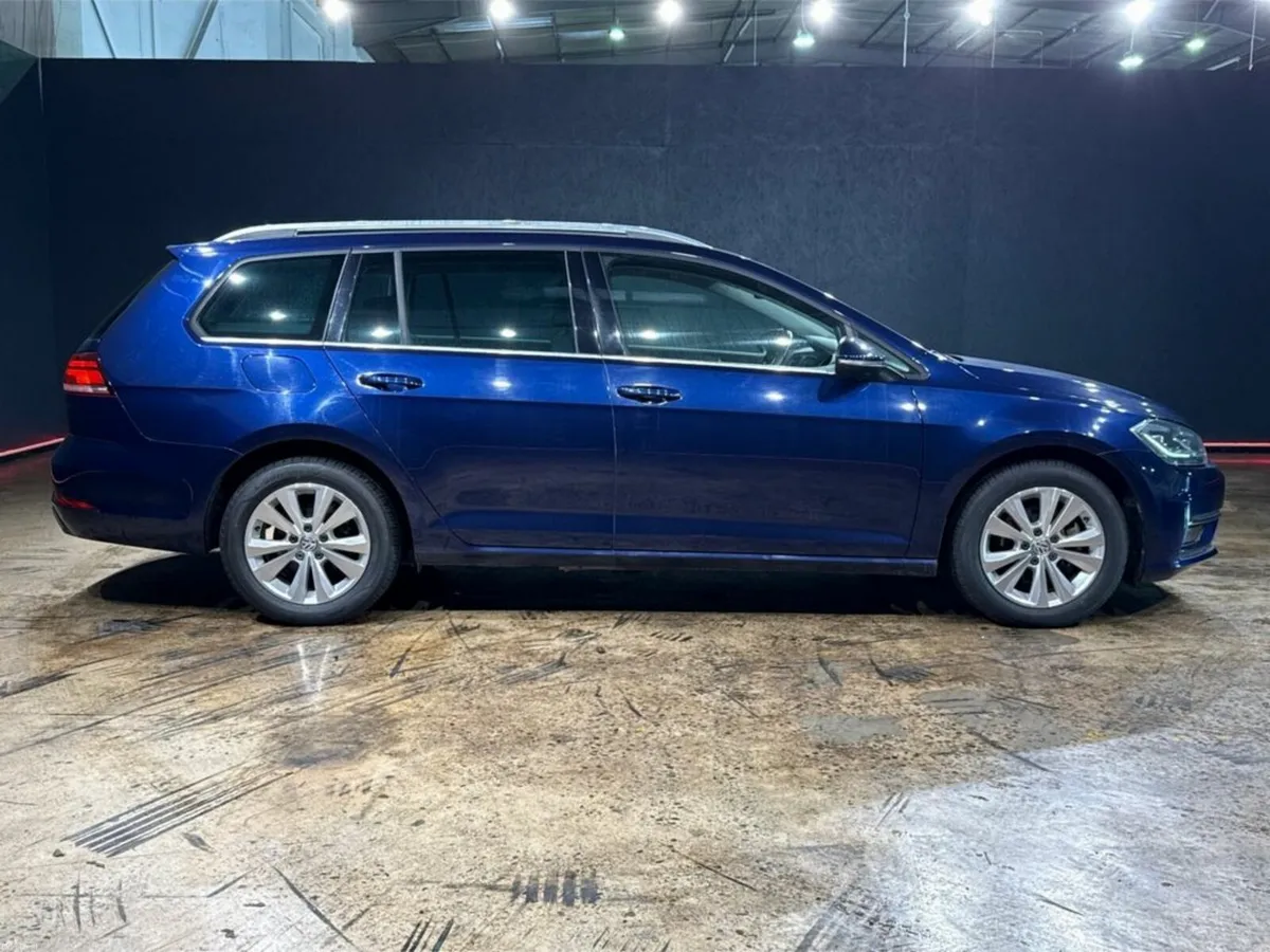 Volkswagen Golf 1.2L TSI AUTOMATIC - Image 3