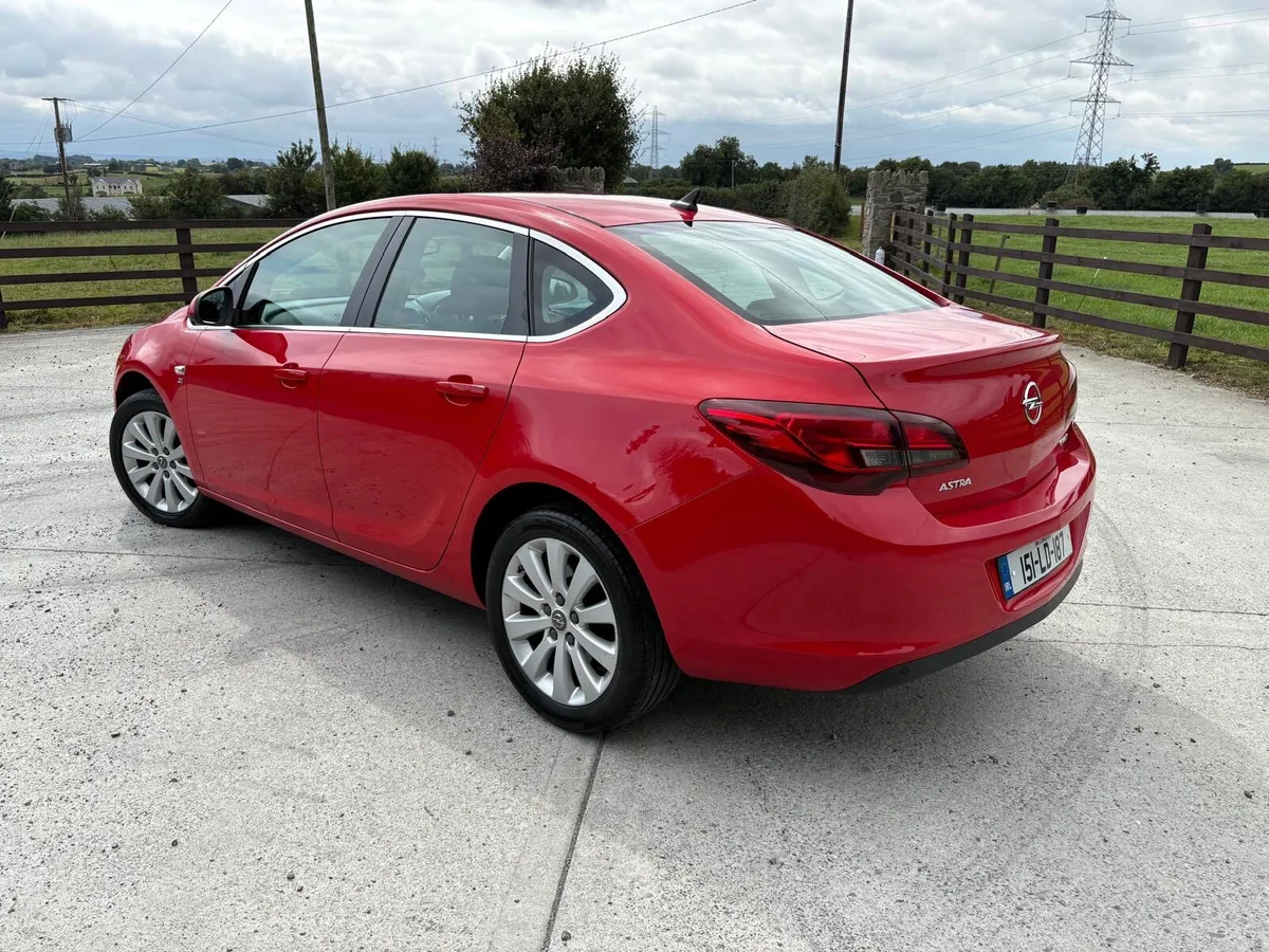 Opel Astra 1.6CDTI HIGH SPEC *CHEAP*MINT* - Image 4