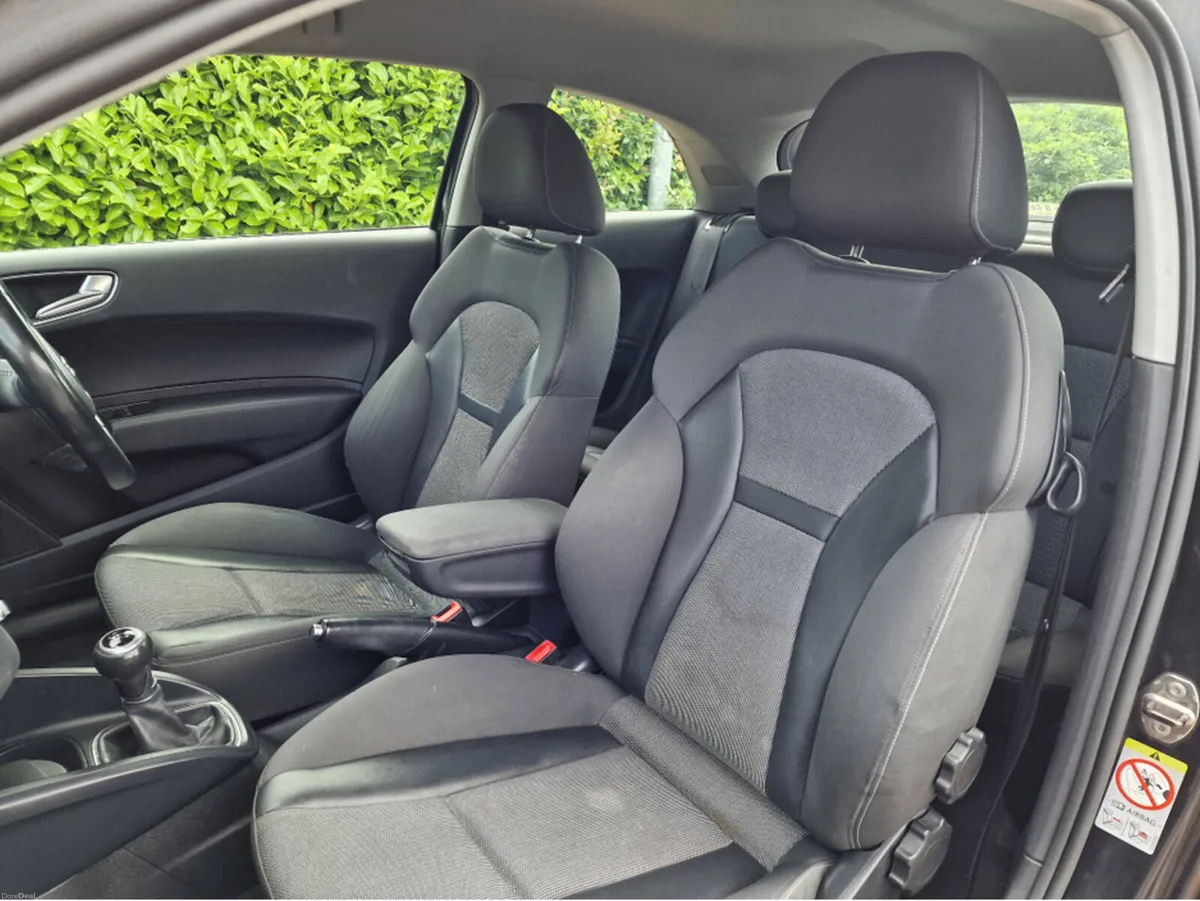 Audi A1 1.6 TDI 105 SPORT *** ALLOYS *** SERVICE H - Image 6