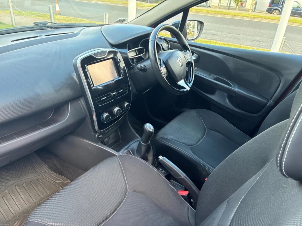 Renault Clio IV DYNAMIQUE NAV 1.2 PETR 4DR - Image 3