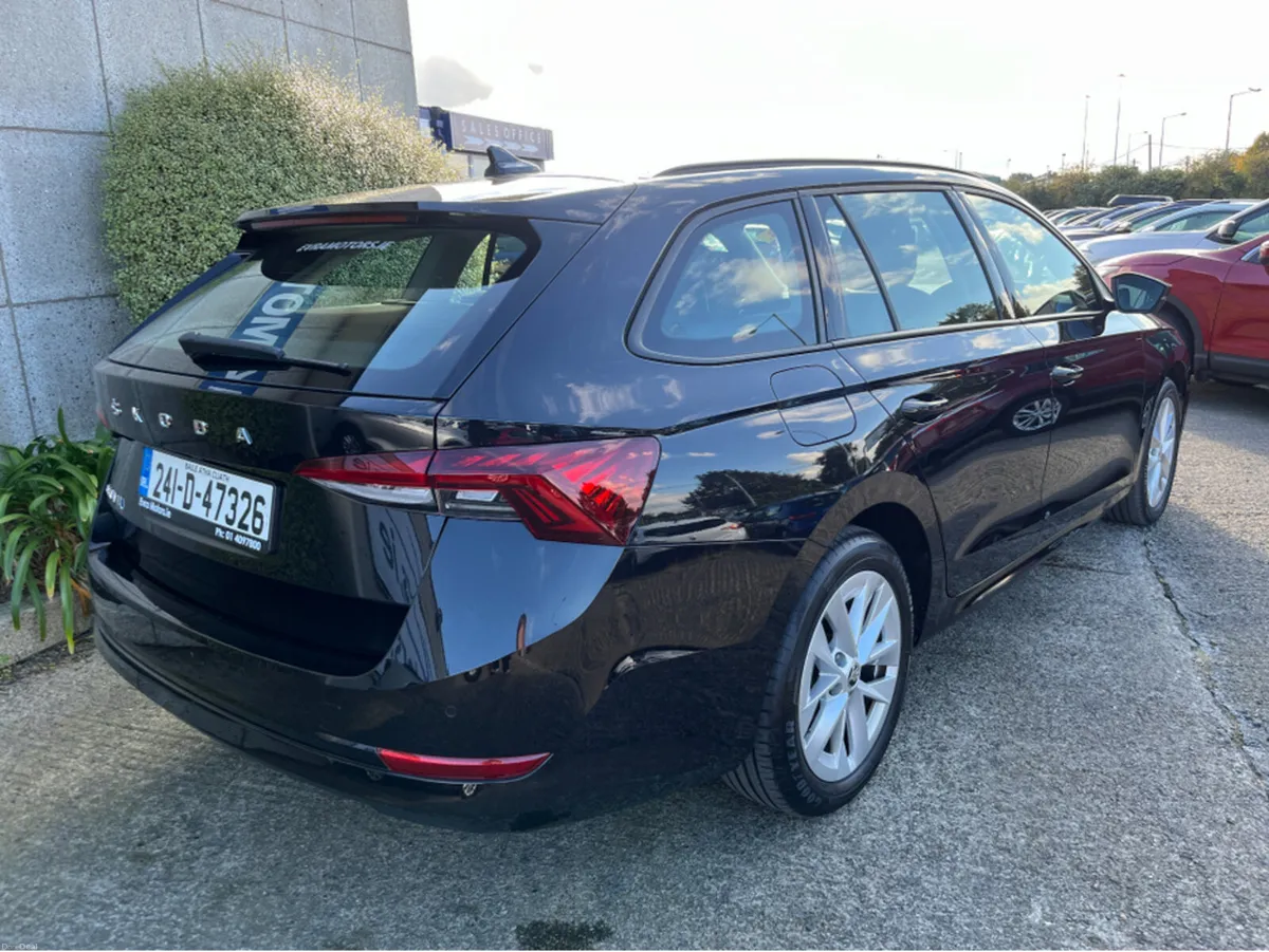 Skoda Octavia COMBI ESTATE AMBITION 2.0 TDI DIESEL - Image 4