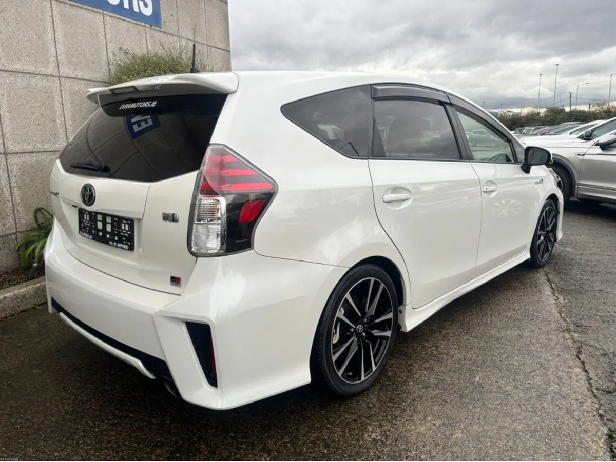 Toyota Prius GR SPORT 7 SEATER AUTOMATIC HYBRID 1. - Image 4