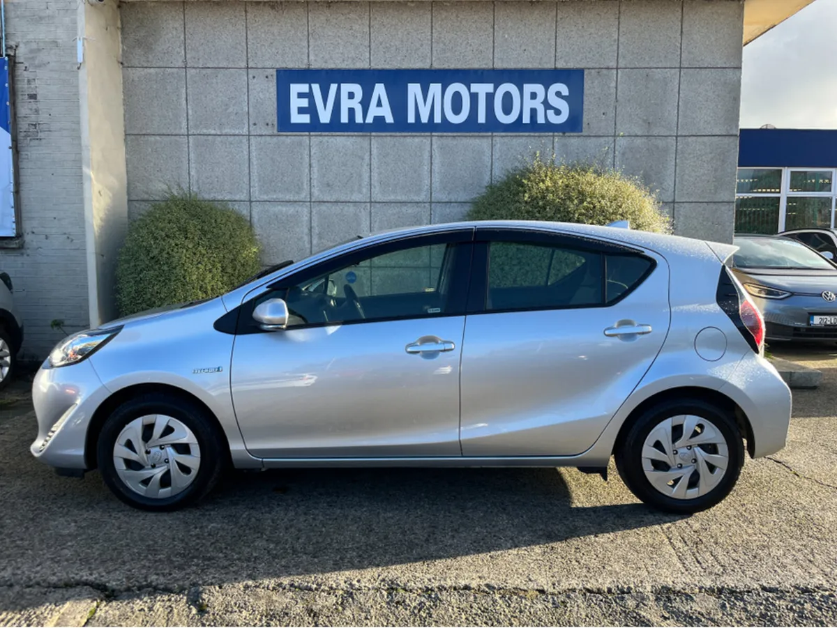 Toyota Aqua AUTOMATIC HYBRID 1.5 PETROL //REVERSE - Image 5