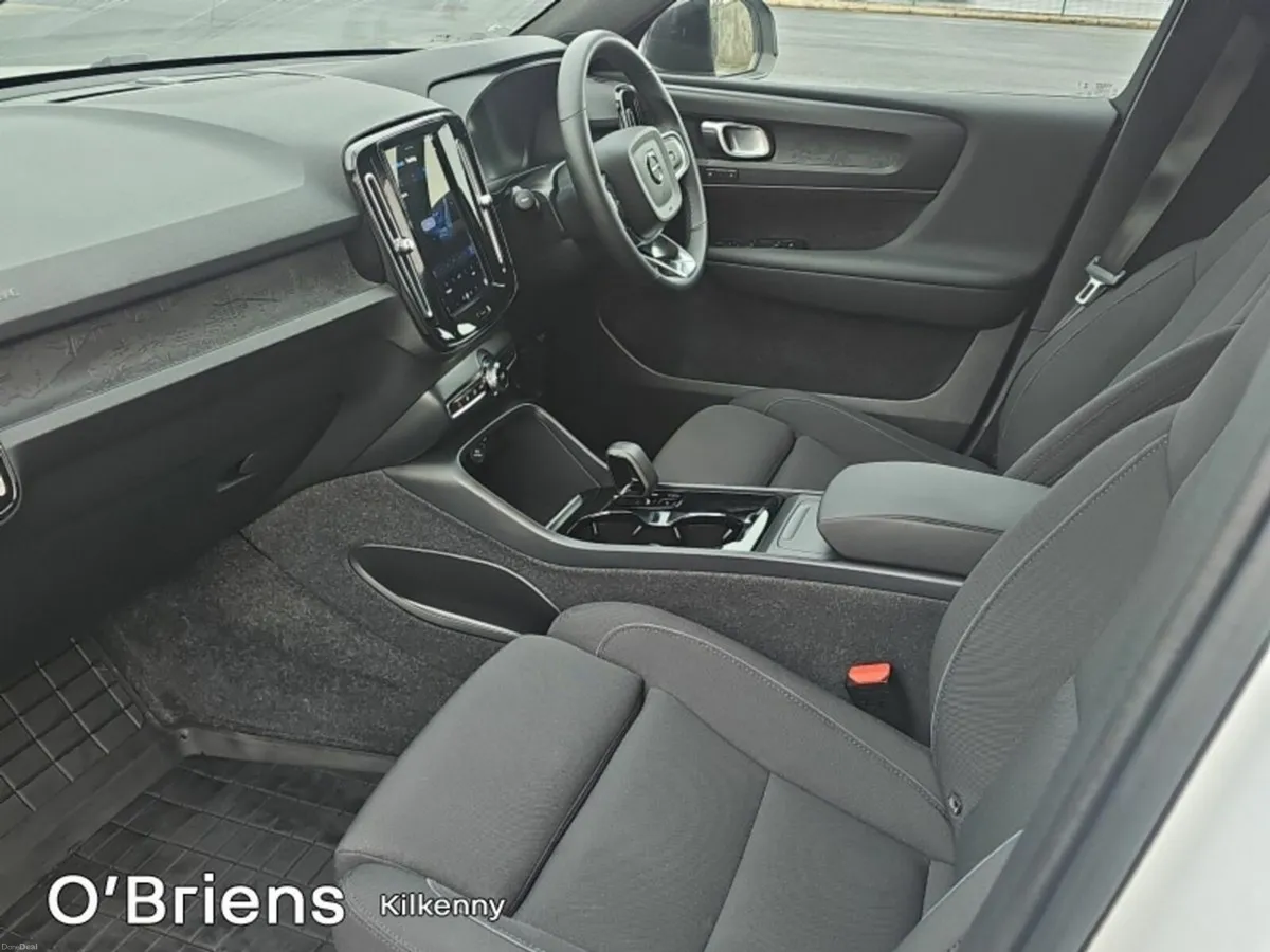 Volvo XC40 RECHARGE PLUS EXTENDED RANGE 238 BHP AU - Image 4