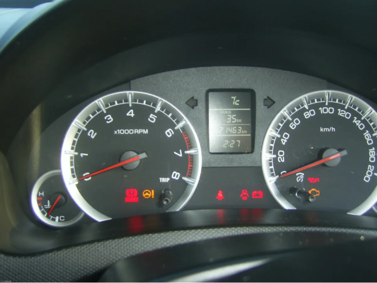 Suzuki Swift SPECIAL EDITION 4DR - Image 6
