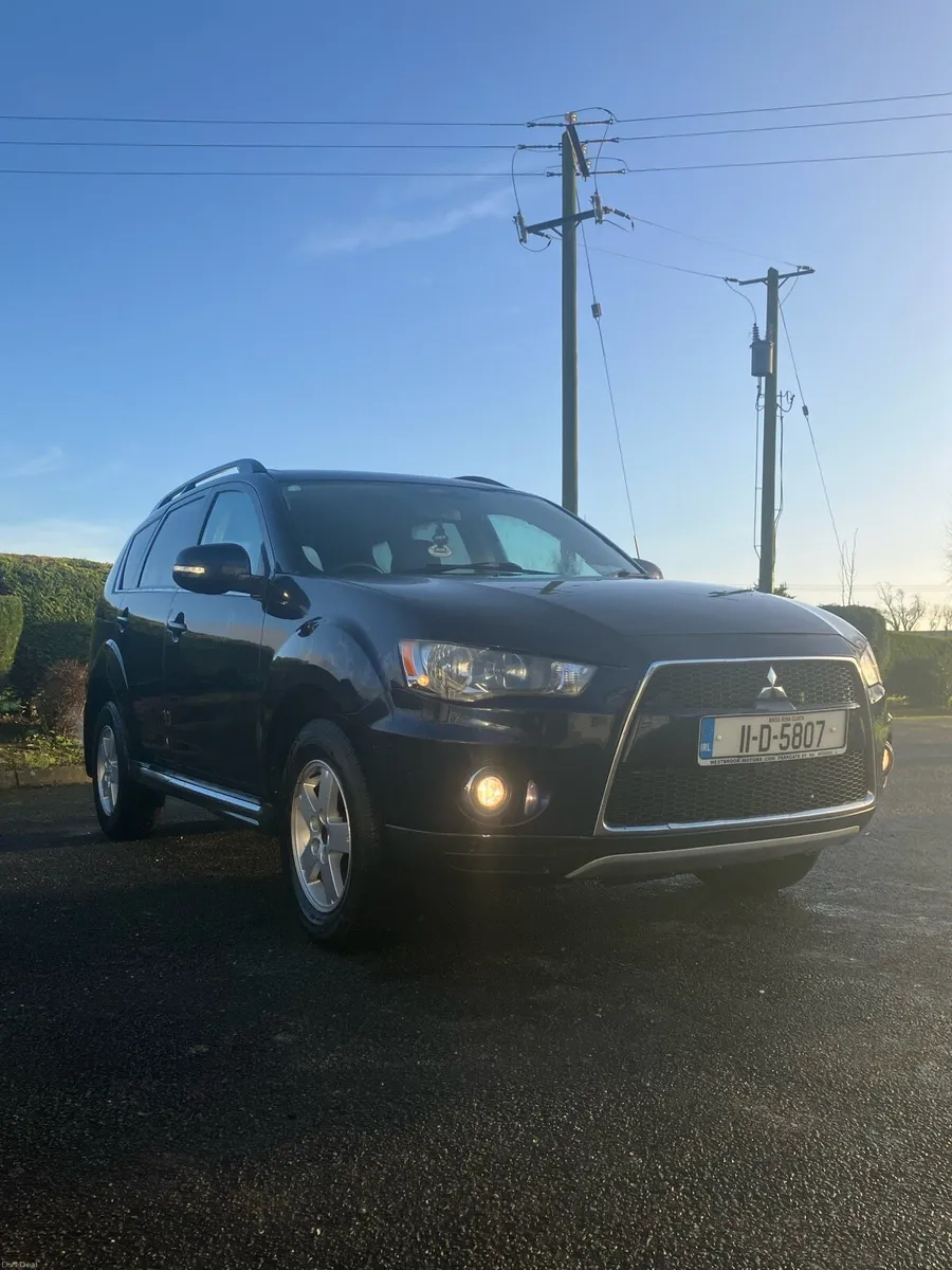 2011 Mitsubishi Outlander Automatic 4x4 - Image 3