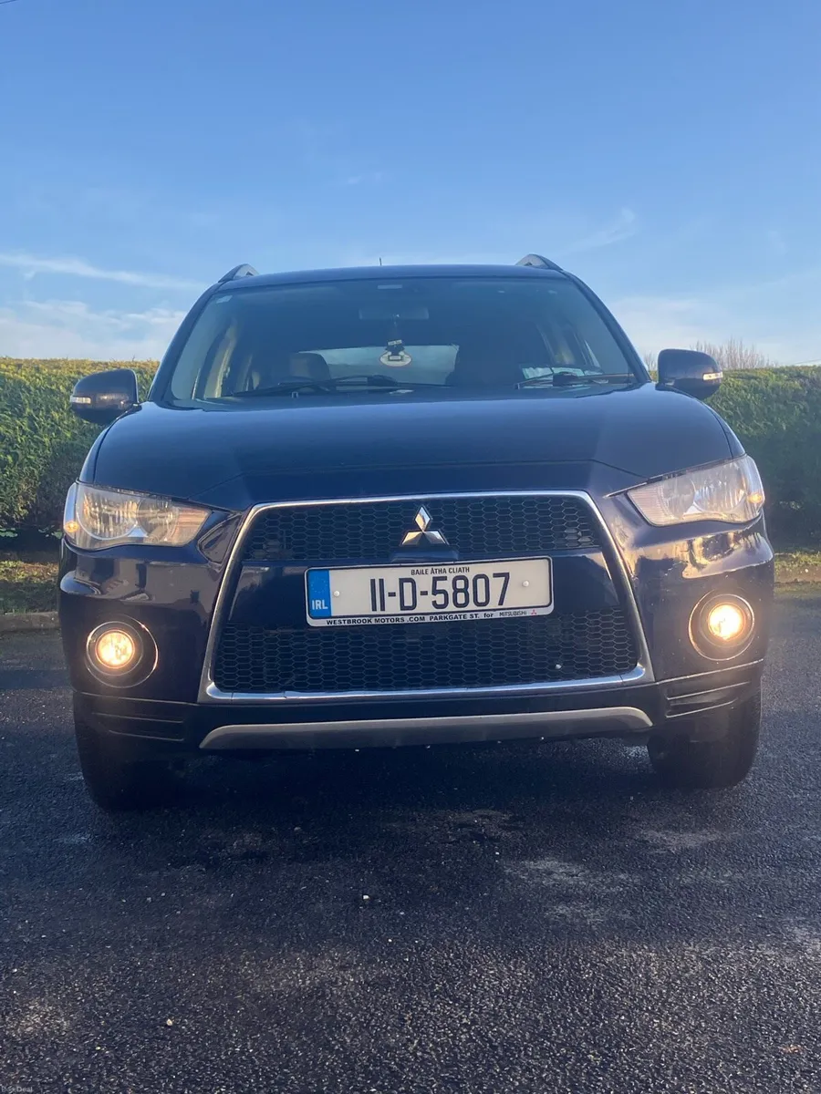 2011 Mitsubishi Outlander Automatic 4x4 - Image 4