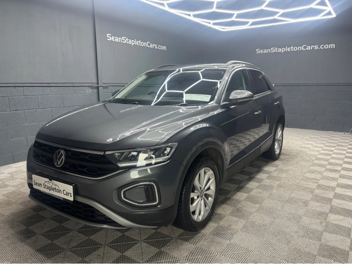 Volkswagen T-Roc LIFE 1.0 TSI MANUAL 6SPEED FWD 1 - Image 1