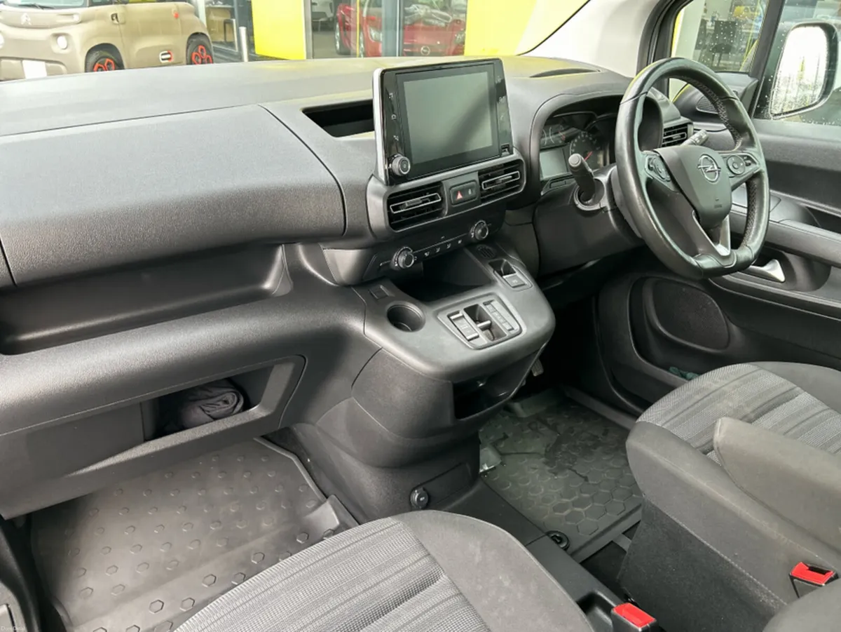 Opel Combo e-Edition Plus BEV 100kw 8 Speed Auto - Image 4