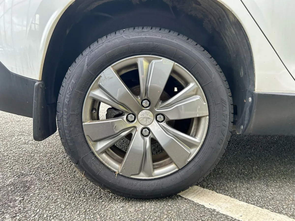 Peugeot 2008 1.5 BlueHDi 100bhp Active - Image 5