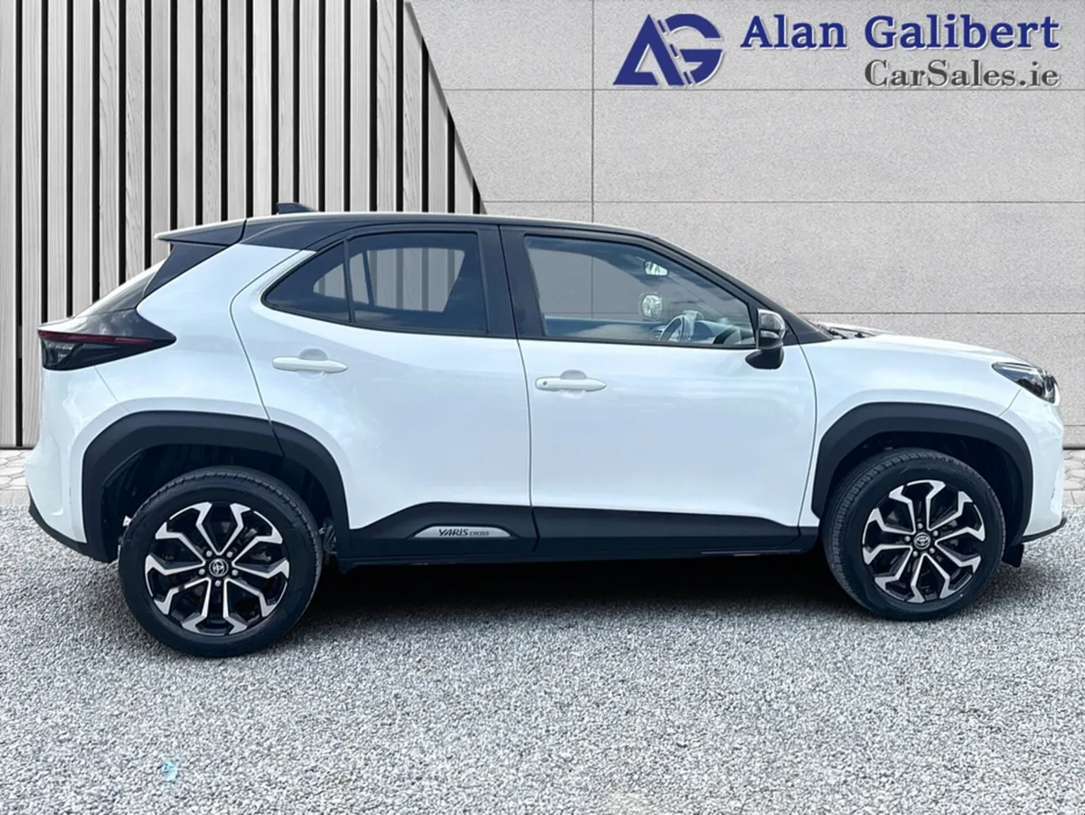 Toyota Yaris Cross 1.5 Petrol Hybrid  LUNA SPORT A - Image 3